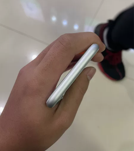 苹果8 64纯原无修橙色完美 感兴趣的话点...