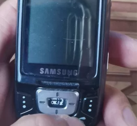 一部三星D508手机，外观好看，成色不错，...