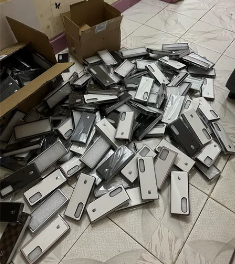 实体店倒闭 剩余大量三星Fold3 W22...