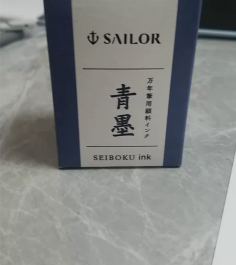 写乐青墨墨水 抽了一管 还是不喜欢这种渐变...