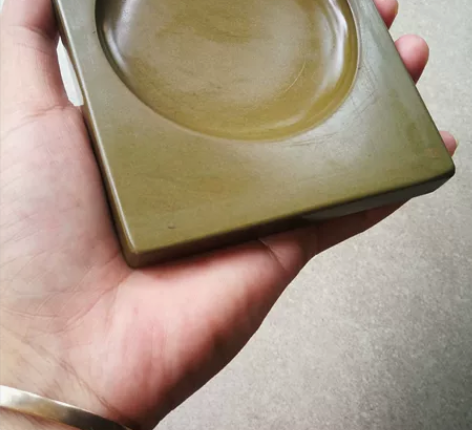 端砚，绿端 非常细腻，发墨超好，实用型尺寸...