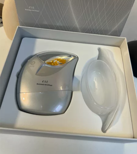 est美容仪 别人送的，配件如图，一次没用...