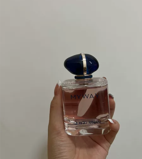 阿玛尼 自我无界香水 好像也叫多肉葡萄吧 ...