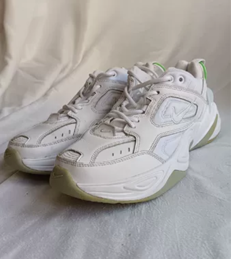 耐克运动鞋正品,微瑕疵,白菜价。看好不退!...