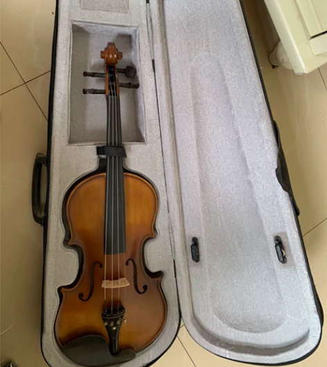 出小提琴一把 当时心血来潮想学买了 然后一...