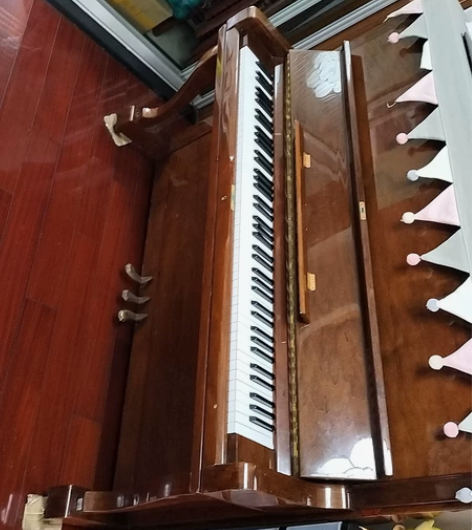 自家用钢琴9成新。正常使用。需要的可以小刀...