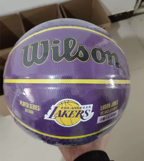 威尔胜7号橡胶篮球全新正品保证，赠气针网兜...