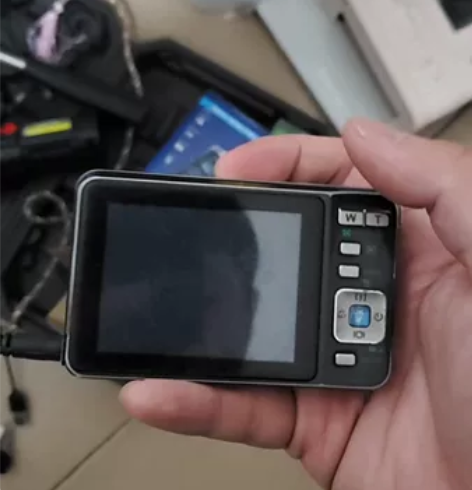 爱国者t30相机,通电后开机屏幕闪下log...