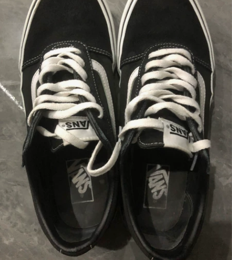 vans板鞋，41码，穿过一周左右，有点脏...