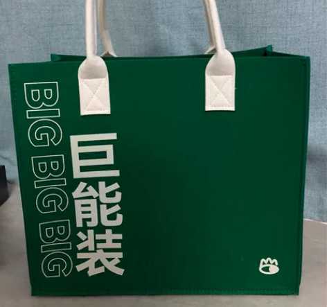 不莱玫 全新 定制毛毡包+毛毯+日历+贴纸...