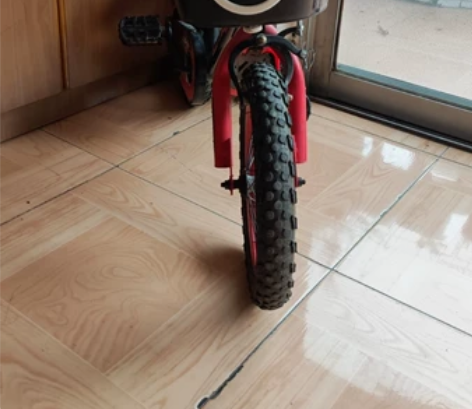 小童自行车，成色如图功能完好，闲置物品售出...