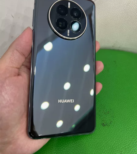 用了十多天，华为Mate50  8+256...