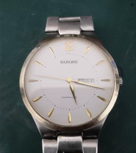 雷诺石英手表你像新旧如图 全原厂！机器没修...