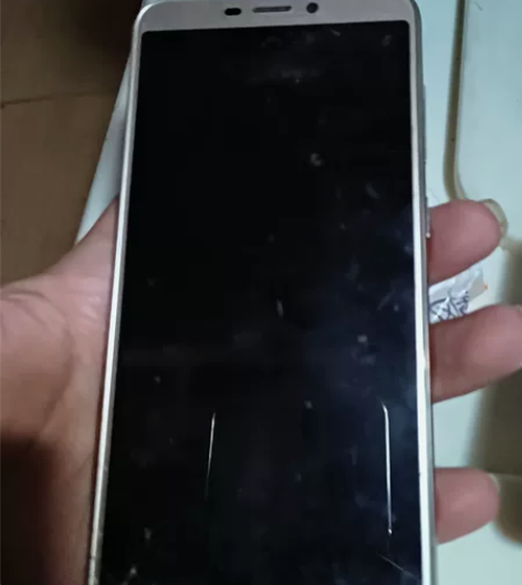 两部手机不开机,需要的拿去,小米四一个,还...