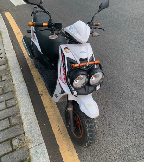 行驶不到六千公里，电瓶目前亏电。从朋友手上...