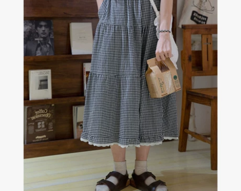 日系格子蛋糕裙女夏季中长款文艺复古花边拼接...