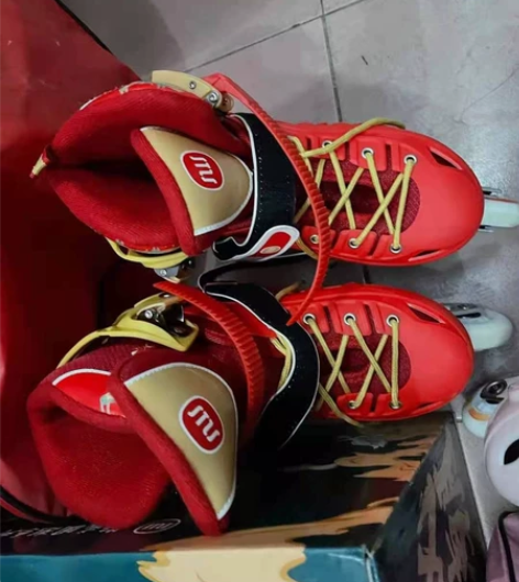 sway斯威轮滑鞋 仅试穿了一次 要参加比...