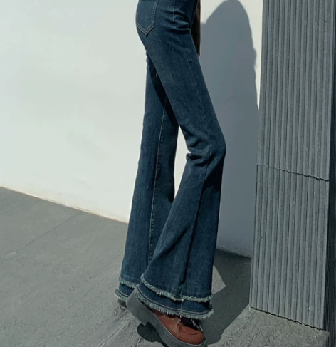 高腰牛仔裤 显瘦高腰牛仔复古毛边微喇女秋冬...