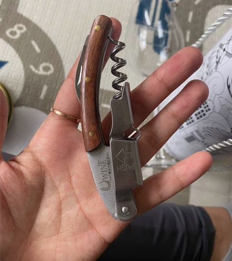 买红酒开瓶器送一个高品质红酒杯 这个是朋友...