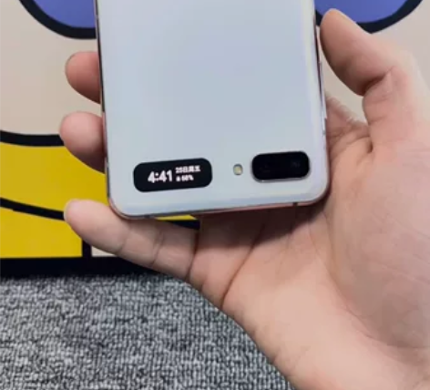 三星Zflip 5G 8+256G 成色嘎...