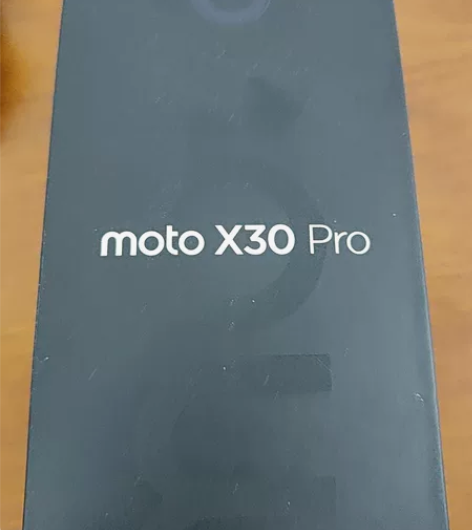 摩托罗拉8月份上市的手机x30pro12+...