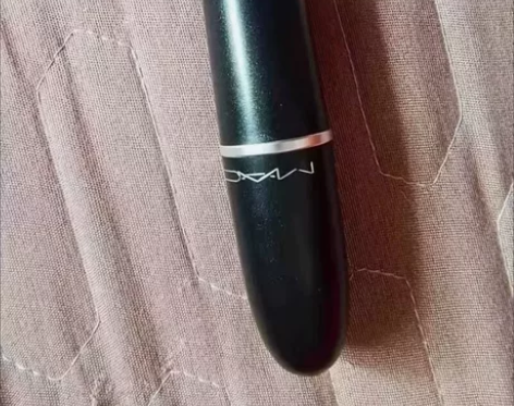 出MAC小辣椒口红，全新未拆封未用过 ma...