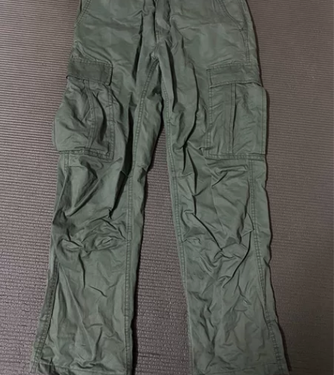 绿色工装裤忘记是什么牌子了 感兴趣的话点“...