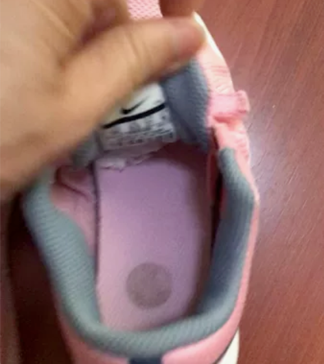 Nike网眼运动鞋，正品，粉色，八成新，舒...