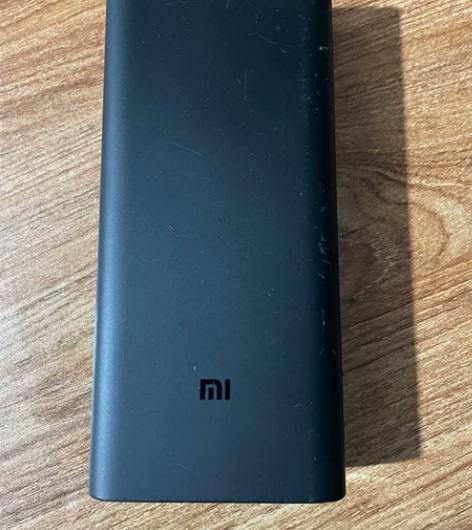 小米充电宝 9成新 低价卖! 感兴趣的话点...