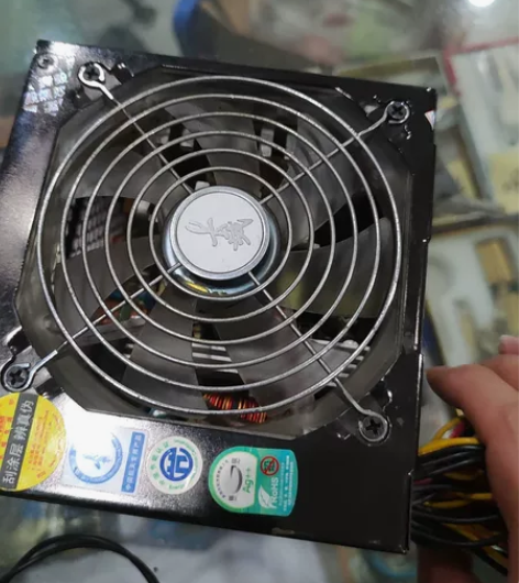 长城电源额定400w  电源很重，6个大4...