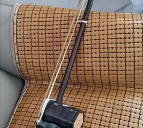 琴行实体店倒闭，剩下一些纯手工制作苏州二胡...