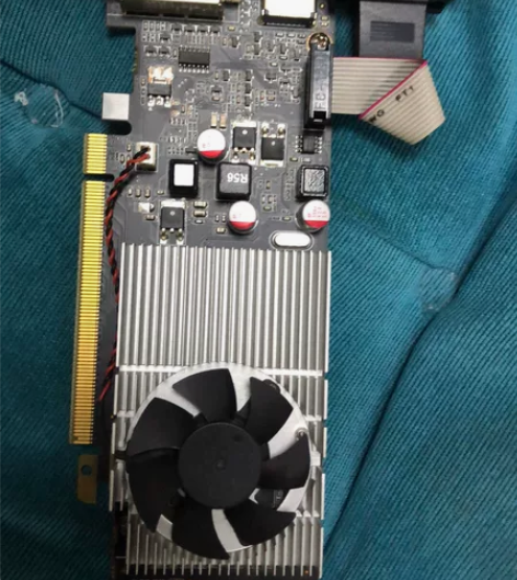 七彩虹，G605 1G，成色还可以 七彩虹...