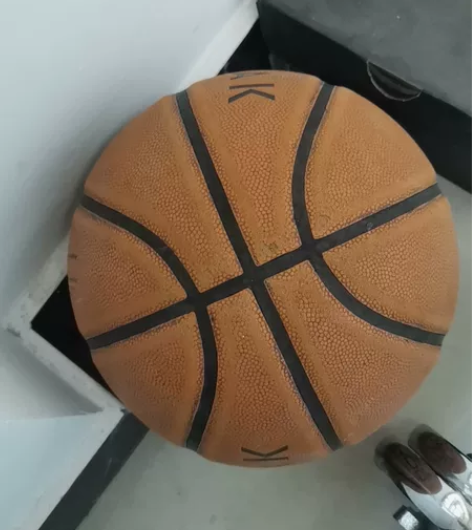 二手篮球,8成新。航天桥自取,20元。 感...