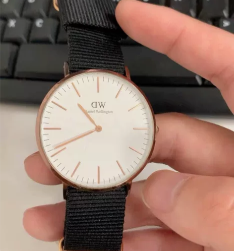 Dw手表40mm，有瑕疵，便宜出，天猫正品...