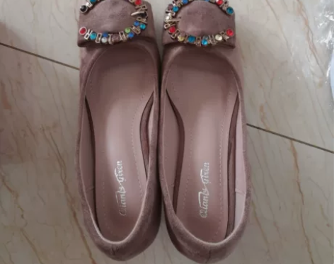 秋冬麂皮绒中跟单鞋 让同事买的,颜色不喜欢...