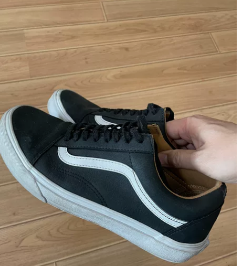 VANS男士黑色板鞋,号码40.5,购入三...