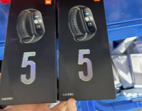 小米手环5 包装破损 内饰完好 功能正常 ...