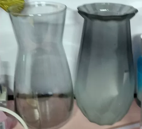 插花瓶子5元一个  两个9 元 感兴趣的话...