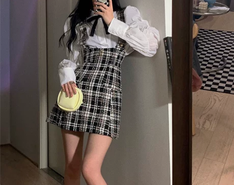 ?小香风气质连衣裙女2022春季格子背带裙...