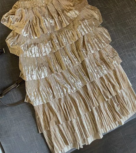 韩代丝绒蛋糕裙,有点厚重,现在也能穿,全新...