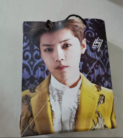 鹿晗专辑和明信片全套，闲置出售，全新。包邮...
