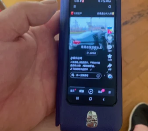 换苹果了.三星w20内屏一半全原没有拆修喜...