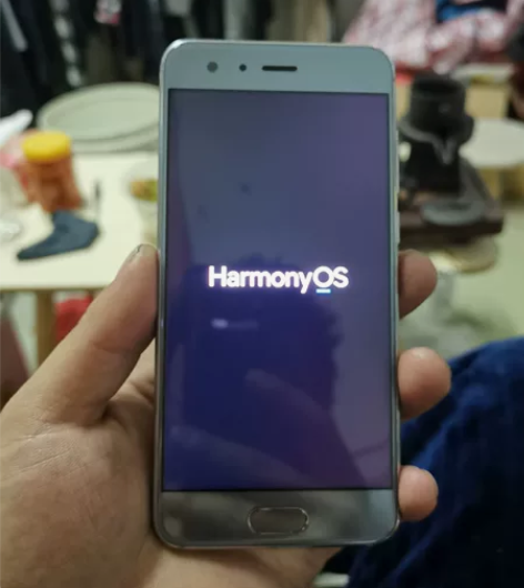 荣耀9 6+128  纯原装   成色算个...