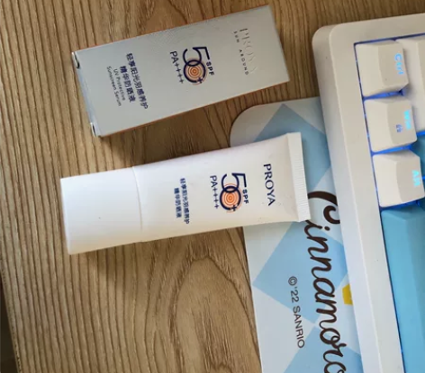 两个珀莱雅羽感防晒小样 15ml的 没拆封...