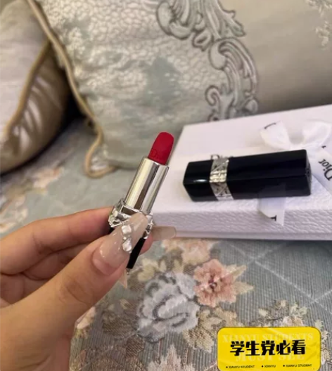 迪奥999口红小样.，颜色很好看，不挑人 ...