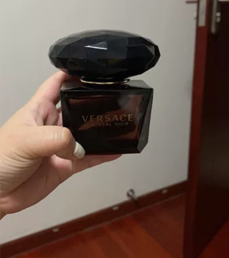 范思哲香水 买回就试喷。90ml 感兴趣的...