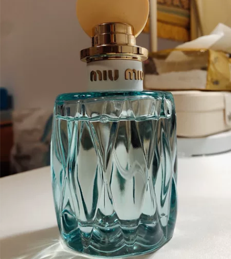 Miumiu香水，很清新的味道。别人送的，...
