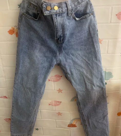 女生牛仔裤休闲裤 买了下过一次水没穿过 因...