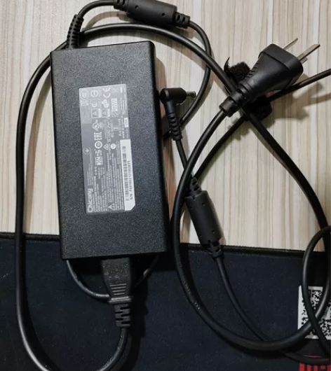 神舟战神Z8原装充电器180w 感兴趣的话...