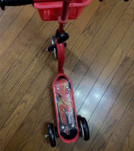 迪士尼 麦昆 儿童滑板车,低价出 感兴趣的...